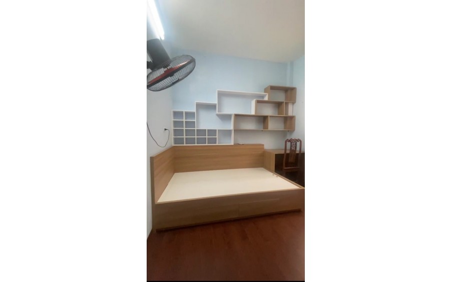 Cho Thuê nhà ngõ Nghĩa Đô,  Hoàng Quốc Việt, DT 80m - 3T- 3PN- 1Phòng Lv- 3wc - Giá 20tr